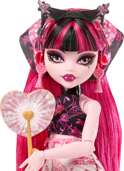 Monster High Skulltimate Secrets Draculaura Doll and Accessories Set, Destination: Gore-geous Oasis with Suitcase and 19+ Surprises Like Clothes
